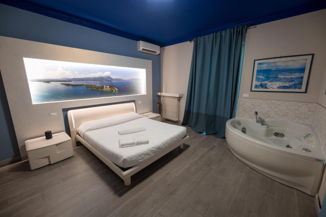 Garda Fantasy Apartment - Jacuzzi Desenzano del Garda Exterior photo